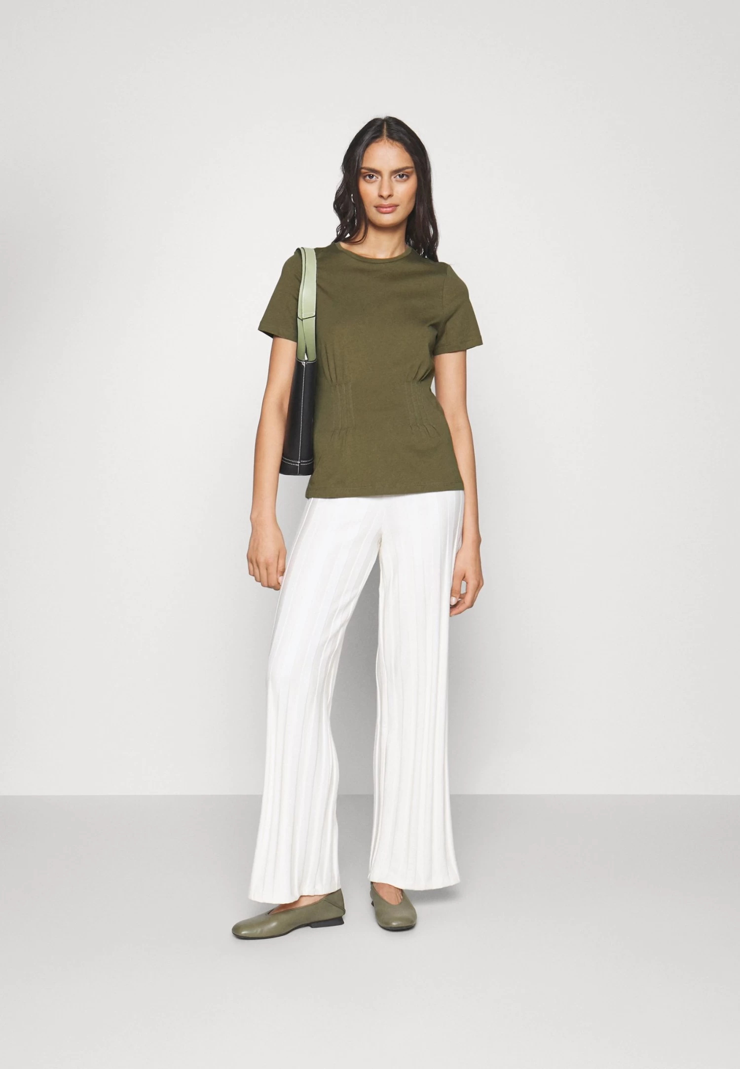 Anna Field T-Shirt Basique - Khaki – Image 2