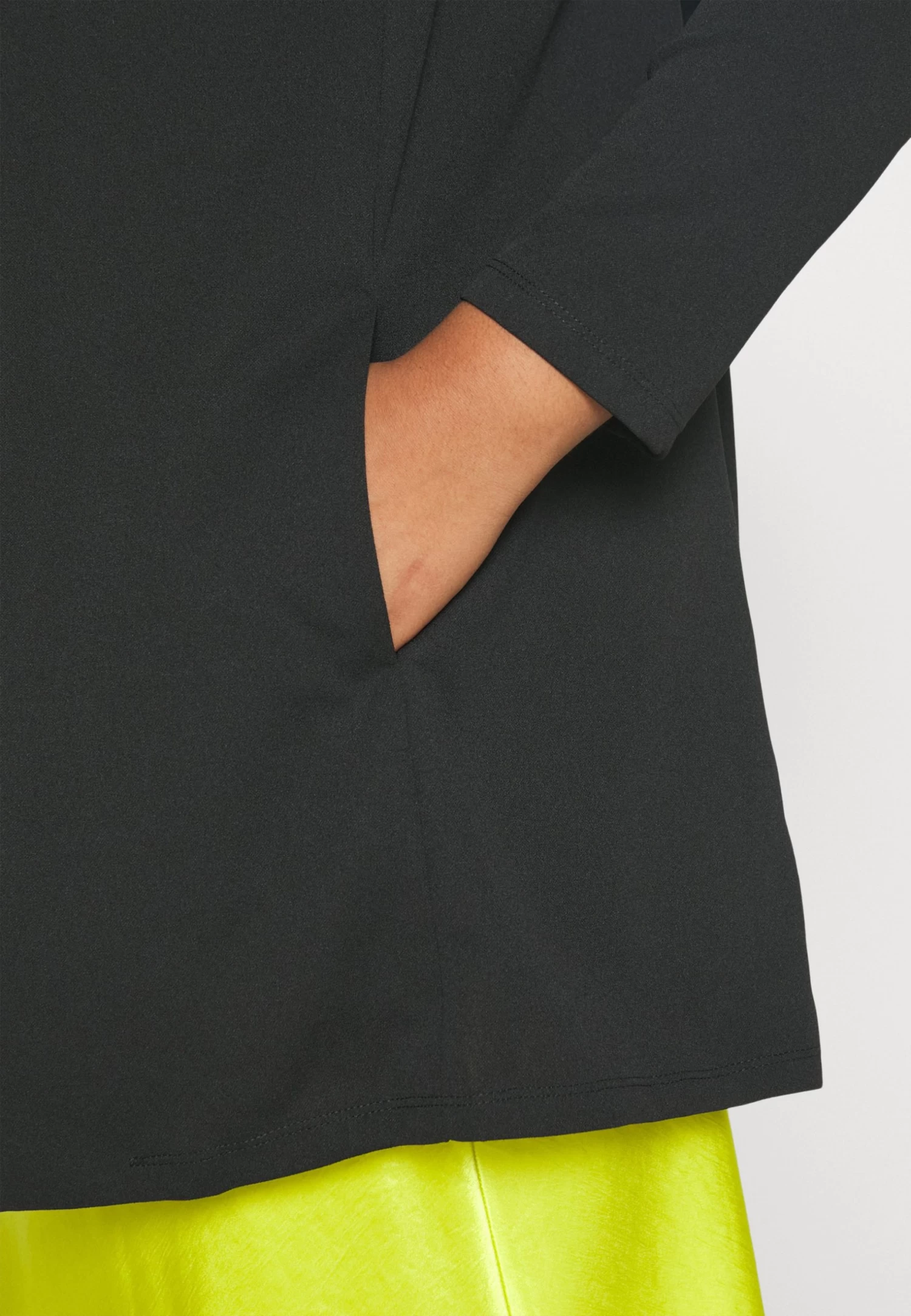 Manteau Court - Black – Image 8