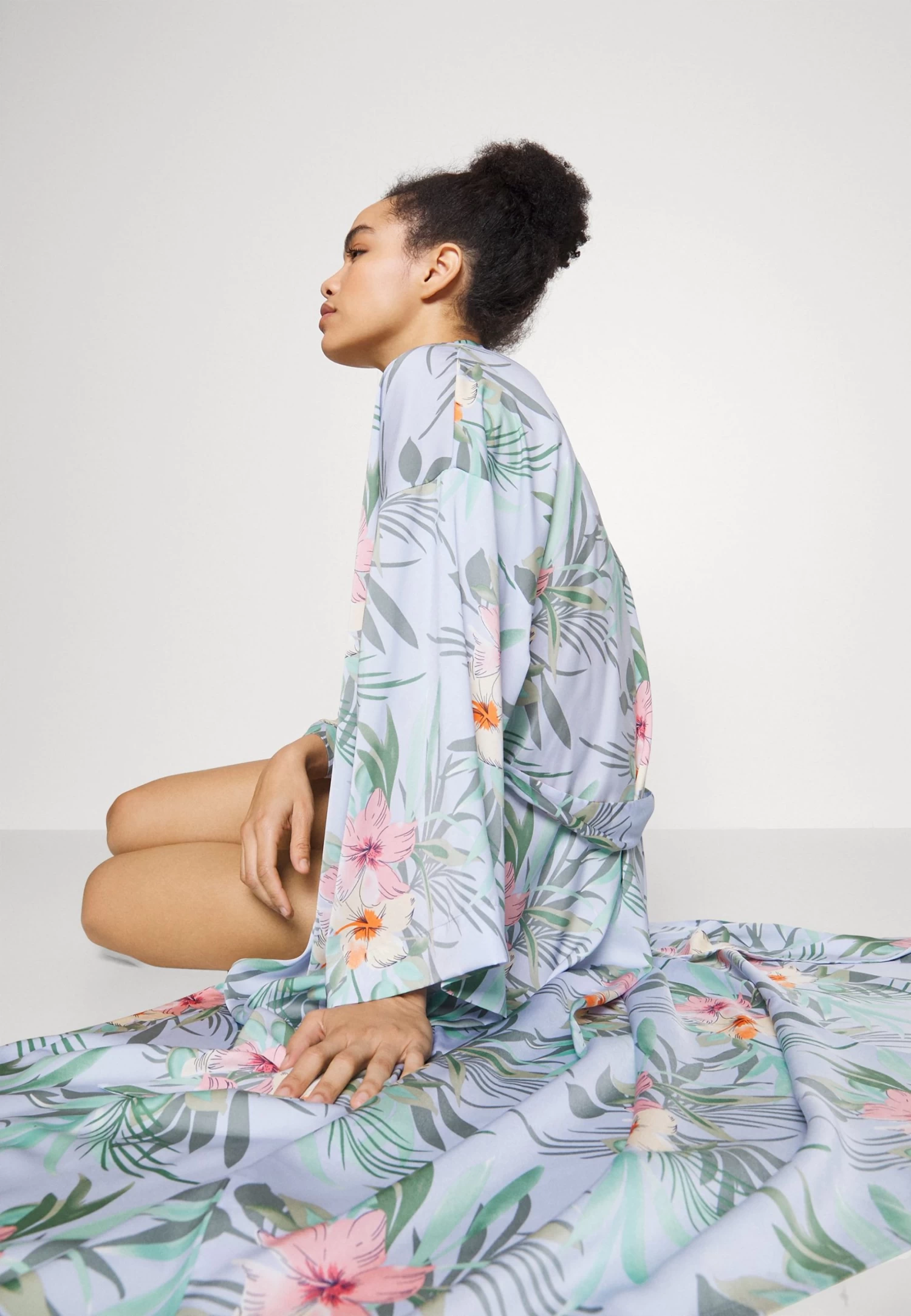 Anna Field Floral Robe - Peignoir - Blue – Image 4