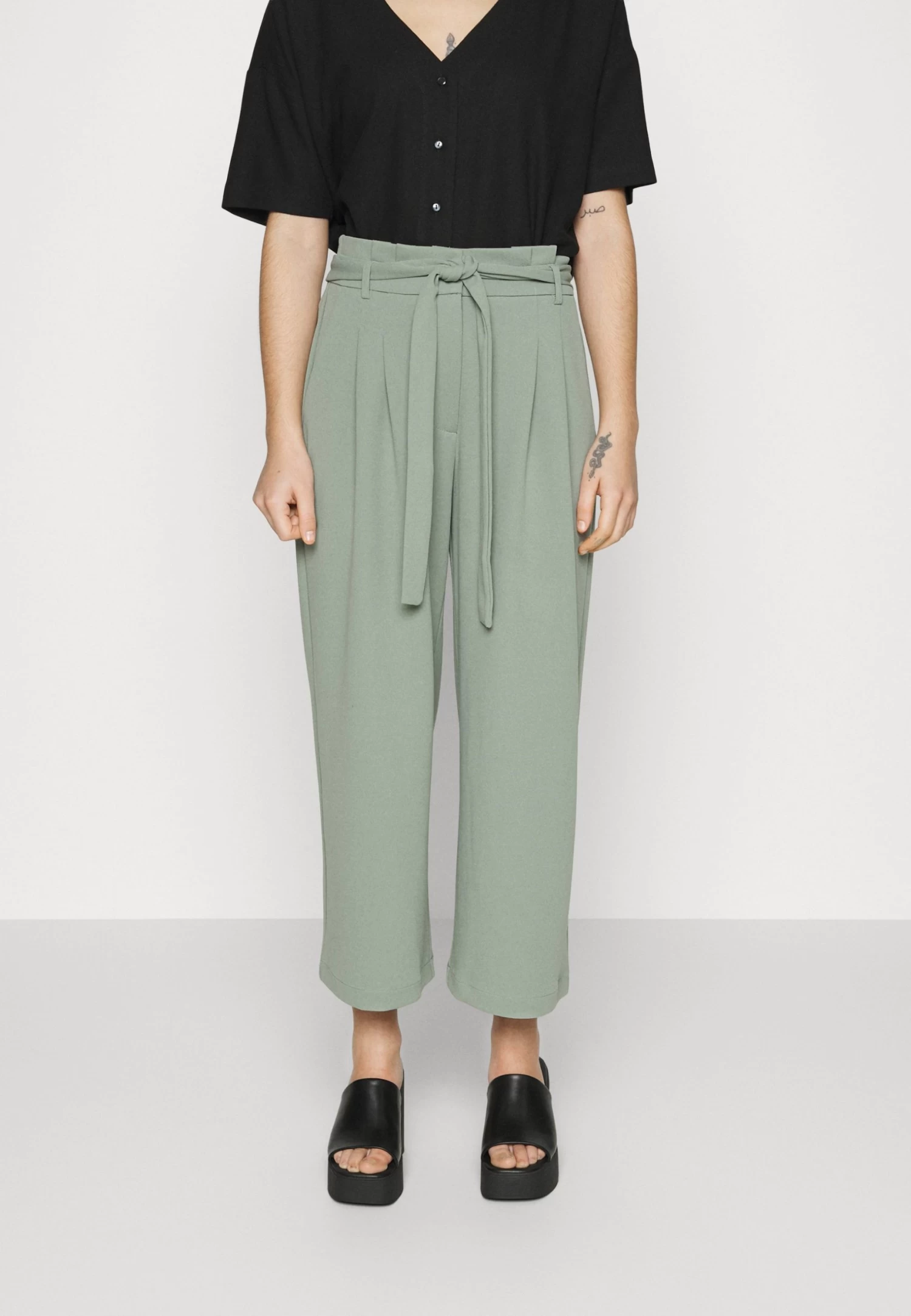 Circular Petite - Pantalon Classique - Green