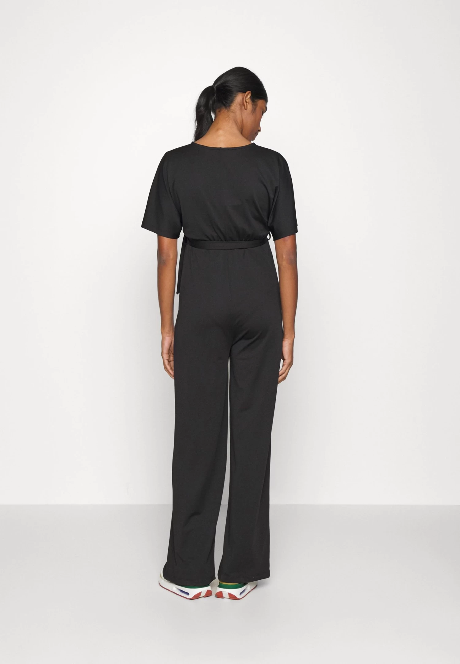 Short Sleeve Wrap Jumpsuit - Combinaison - Black – Image 3